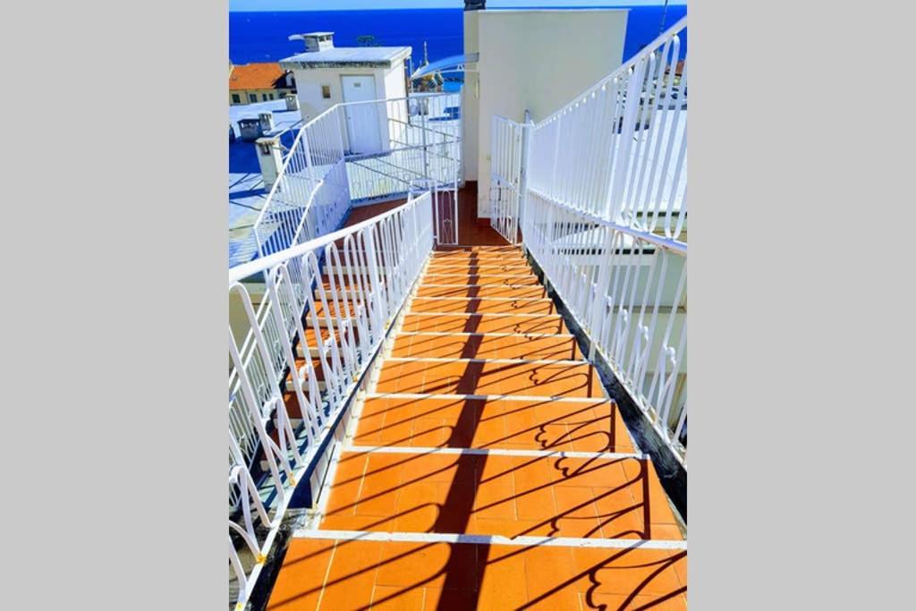 Attico Sul Mare A Sanremo Apartment Exterior photo